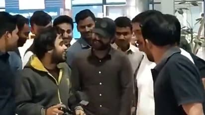 ఎయిర్ పోర్ట్ లో ఫోటోగ్రాఫర్ ని ఆడేసుకున్న ఎన్టీఆర్.. వీడియో వైరల్