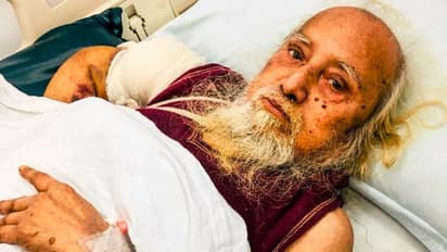 ভাইরাল ভিডিও-র খেল, ৪৮ বছর নিখোঁজ থাকার পর পরিবার ফিরে পেলেন অশক্ত বৃদ্ধ