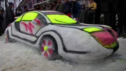 'മഞ്ഞില്‍ വിരിഞ്ഞ കാര്‍'; കശ്‍മീരി യുവാവിന്‍റെ അദ്ഭുത സൃഷ്ടി!