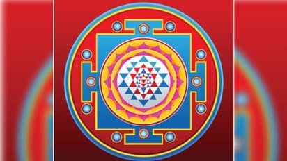 শ্রাবণ মাসে বাড়িতে স্থাপন করুন শ্রীযন্ত্রম, জেনে নিন এর সুফলগুলি