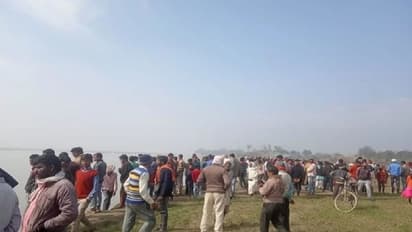 नाव पलटने से 32 लोग डूबे, 12 लोगों ने इस तरह बचाई जान, यह बना हादसे का कारण