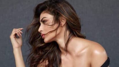 पहले नहीं देखी होंगी 'नागिन' की इतनी सेक्सी और हॉट फोटोज