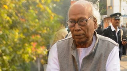 বিপদ মুক্ত শঙ্খ ঘোষ, দেখতে গেলেন রাজ্য়পাল