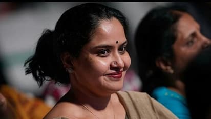 స్లీవ్ లెస్ బ్లౌజ్, చేతికి టాటూ... నెట్టింట రచ్చ చేస్తున్న ప్రగతి!