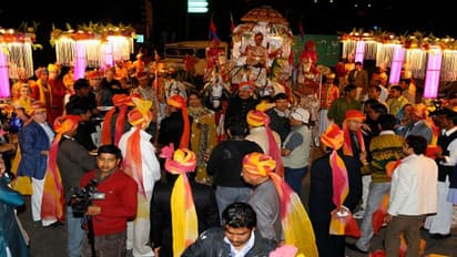 পুরনো প্রেমের টানে হবু বেয়াইন কে নিয়ে পালালেন বরের বাবা, ভেস্তে গেল ছেলে-মেয়ের বিয়ে