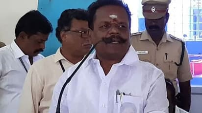 கோவில் நிலத்தை ஆட்டையை போட்டு காம்ப்ளக்ஸ் கட்டிய மாஜி அமைச்சர் பாஸ்கரன் உறவினர்கள்.. இடித்து தள்ளிய அரசு..!