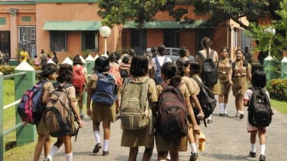 তৃণমূল কাউন্সিলরের মদতে স্কুলবাড়িতে বিয়ের আসর, বিপাকে শিক্ষক ও পড়ুয়ারা