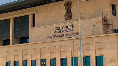 జగన్ సర్కార్కు హైకోర్టులో ఎదురుదెబ్బ.. ఆ జీవోపై స్టే.. ఘాటు వ్యాఖ్యలు చేసిన సీజే ధర్మాసనం..