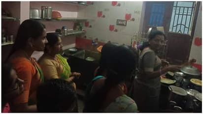 விஜயின் ரசிகர் வீட்டிற்கு திடீர் விசிட் அடித்து... சமையல் செய்து அசத்திய தளபதியின் அம்மா ஷோபா! வைரலாகும் வீடியோ...