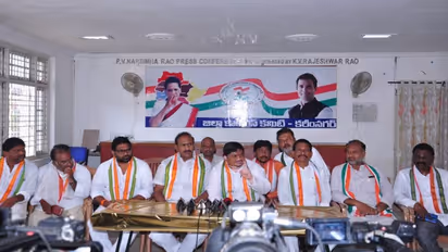 ఎన్నికల కమీషన్ టీఆర్ఎస్ తొత్తులా పనిచేస్తోంది...: పొన్నం ఫైర్