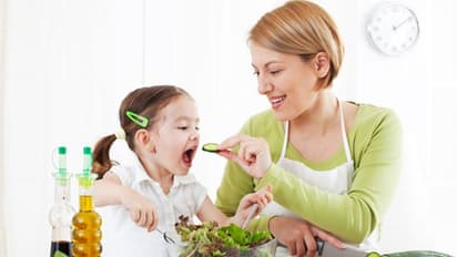 കുട്ടികൾക്ക് ഭക്ഷണം കൊടുക്കുമ്പോൾ ഈ ആറ് കാര്യങ്ങൾ ശ്രദ്ധിക്കാറുണ്ടോ..?