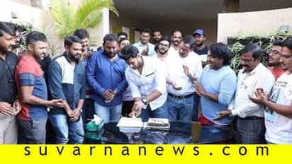 ನಿಖಿಲ್ ಕುಮಾರ್ ಬರ್ತಡೇ: ಸೆಲ್ಫಿ ತೆಗೆದು ಸಂಭ್ರಮಿಸಿದ ಅಭಿಮಾನಿಗಳು!