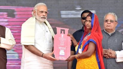 Breaking: 600 ರೂಪಾಯಿಗೆ ಸಿಲಿಂಡರ್‌, ಕೇಂದ್ರ ಕ್ಯಾಬಿನೆಟ್‌ ನಿರ್ಧಾರ!