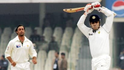 'വീരുവിന്റെ തലയിലെ മുടിയേക്കാള് പണം എന്റെ കയ്യിലുണ്ട്'; അക്തറിന്റെ മോശം പരാമര്ശം വിവാദമാകുന്നു