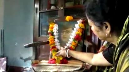 দেবতার স্থানে নেতাজির স্পর্শ পাওয়া চেয়ার,  যত্নে রেখেছে বাঁকুড়ার কর্মকার পরিবার