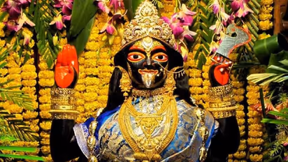 লেক কালিবাড়িতে ধূমাবতী প্রতিষ্ঠা, দর্শনার্থীদের উপচে পড়া ভিড়