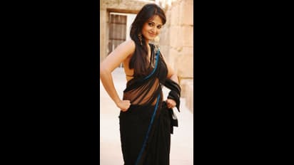 কোন ভারতীয় ক্রিকেটারের সঙ্গে ডেট করছেন  বাহুবলীর দেবসেনা , মুখ খুললেই নিজেই