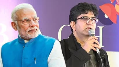 Prasoon Joshi hails PM Modi, recites poem on truth and expression of life