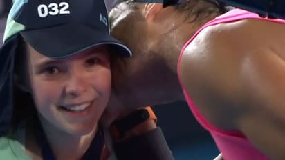 బాల్గాళ్ను తాకిన షాట్: ముద్దుచ్చి ప్రేమ కురిపించిన రఫెల్ నాదల్