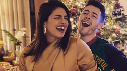 বর যখন নিক, ডেটিং-এ যেতে কত দামের জামা পরলেন প্রিয়ঙ্কা