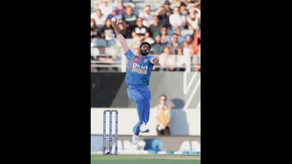 പരമ്പര തൂത്തുവാരാനുറച്ച് ഇന്ത്യയുടെ തീ ബൗളിംഗ്; ന്യൂസിലന്ഡ് മുന്നിരയ്ക്ക് തകര്ച്ച