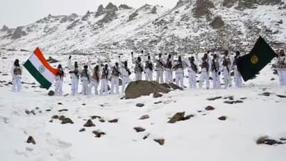 17 ஆயிரம் அடி உயரம்..! மைனஸ் 20 டிகிரி குளிர்..! மிடுக்காய் பறந்த மூவர்ண கொடி..!