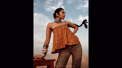 ബിഗ് ബോസ്; ഹോട്ട് ലുക്കില്‍ ബൈപ്പോളാര്‍ മസ്താനി