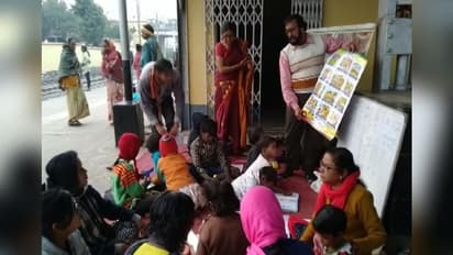 স্টেশনেই গড়ে উঠেছে সহজপাঠ, পথশিশুদের পথ দেখাচ্ছেন বর্ধমানের শিক্ষকরা