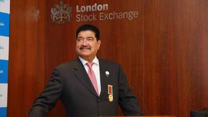 അരലക്ഷം കോടി രൂപ കടം; പ്രവാസി വ്യവസായി ബിആർ ഷെട്ടി കുരുക്കിൽ, അക്കൗണ്ടുകൾ മരവിപ്പിച്ച് യുഎഇ സെൻട്രൽ ബാങ്ക്