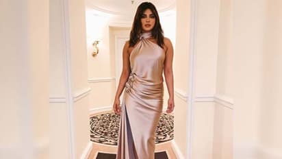 प्री-ग्रैमी इवेंट में बैकलेस गाउन में पहुंची देसी गर्ल, मिल रहे हैं कमेंट