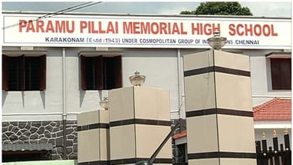 മാനേജർ ക്ലാസില് കയറി കുട്ടികളെ ചീത്തവിളിച്ചു; കാരക്കോണത്ത് പ്രധാനാധ്യാപകനെ ഉപരോധിച്ച് വിദ്യാർത്ഥികൾ