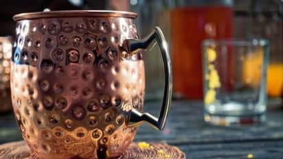 জল খাওয়ার জন্য সঠিক পাত্র নির্বাচন করুন, সেখানেই রয়েছে সুস্থ থাকার চাবিকাঠি