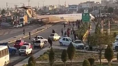 ইরানের রাজপথে যাত্রী নিয়ে নেমে এল আস্ত একটি বিমান, নেট দুনিয়ায় ভাইরাল হল ভিডিও