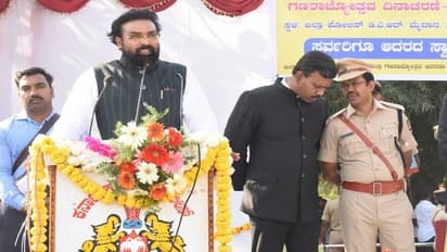 ತಪ್ಪಾಗಿ ಕನ್ನಡ ಉಚ್ಛಾರಣೆ: ಶ್ರೀರಾಮುಲುಗೆ ಕನ್ನಡ ಕಲಿಯಿರಿ ಪುಸ್ತಕ ಗಿಫ್ಟ್