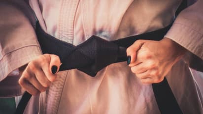 'ক্যারাটে চ্যাম্পিয়ন' বউ-এর মারে হুইলচেয়ারে, পুলিশ ডেকেও স্বস্তিতে নেই স্বামী