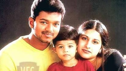 மனைவி சங்கீதாவுடன், தளபதி விஜய்... கலக்கல் ஜோடியின் அரிய புகைப்பட தொகுப்பு...!