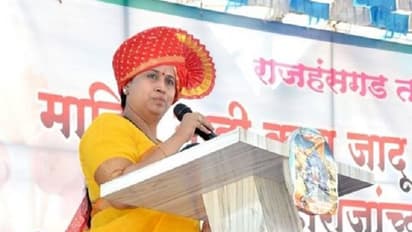 ಶಿವಾಜಿ ಪುತ್ಥಳಿ ಪ್ರತಿಷ್ಠಾಪಿಸಿ ಮರಾಠಿಯಲ್ಲಿ ಘರ್ಜಿಸಿದ ಲಕ್ಷ್ಮೀ ಹೆಬ್ಬಾಳ್ಕರ್