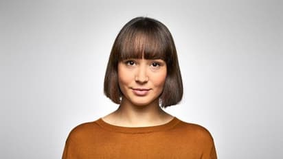 চুলের স্টাইলেই বাজিমাত অফিস সাজ, রইল কিছু  নজরকাড়া স্টাইল