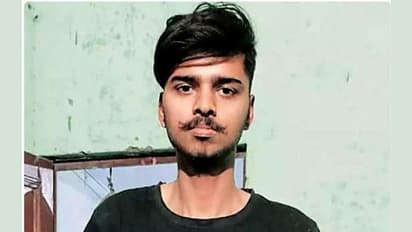 অমিত শাহ-এর সভায় স্লোগান, পুলিশ জোর করে লিখতে বলল, 'আমি মানসিক ভারসাম্যহীন'