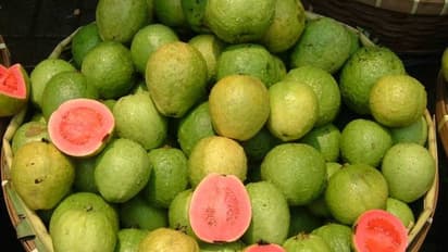 പേരയ്ക്ക വാങ്ങി തന്നില്ല; ആറാം ക്ലാസ്സുകാരനെ സഹപാഠികൾ മർദ്ദിച്ചു കൊന്നു