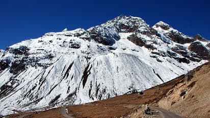 Winter Travel- বরফ পড়ার আনন্দ নিন, রাস্তার বন্ধ হওয়ার আগেই ঘুরে আসুন লাচুং-লাচেন