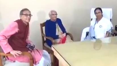 পরিকল্পনা জানতে নবান্নে নোবেল জয়ী, অভিজিৎ বন্দ্য়োপাধ্য়ায়ের সঙ্গে আলোচনা মমতার