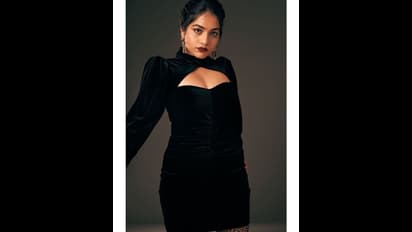 'నడుం పట్టేసిందా..? బంగారం' పునర్నవి హాట్ అందాలపై ట్రోల్స్!