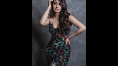 అక్కా చెల్లిళ్ల హాట్ ఫోజులు చూశారా.. మతిపోగొడుతున్న చిరుత హీరోయిన్