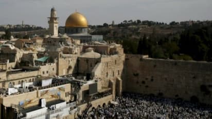 രണ്ട് മാസത്തെ ലോക്ക്ഡൗണിന് ശേഷം ജറുസലേമിലെ അല് അഖ്സ പള്ളി തുറന്നു