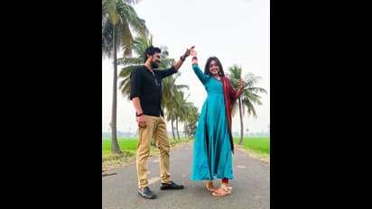 స్విమ్మింగ్ పూల్ లో వితిక, వరుణ్ రొమాంటిక్ ఫోజులు.. వైరల్ అవుతున్న ఫొటోస్