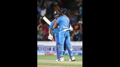 న్యూజిలాండ్ లో తొలిసారిగా టీమిండియా ఘనత, ధోనీని దాటేసిన కోహ్లీ