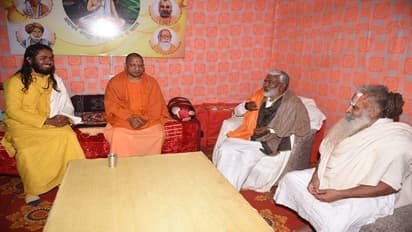CM योगी ने की इन संतों से 10 मिनट बात, बोले, राम मंदिर ट्रस्ट में अयोध्या आंदोलन से जुड़े संत होंगे शामिल