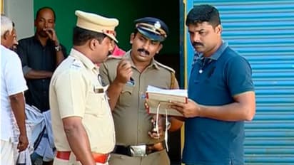 റേഷന്കടയിലെ മോഷണത്തില് വന് ട്വിസ്റ്റ്: ഉടമ തന്നെ പ്രതിയെന്ന് പൊലീസ് കണ്ടെത്തി