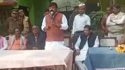 योगी सरकार के मंत्री के अनपढ़ वाले बयान पर डायरेक्टर ने साधा निशाना, बोला चलो एक ढोंग खत्म हुआ